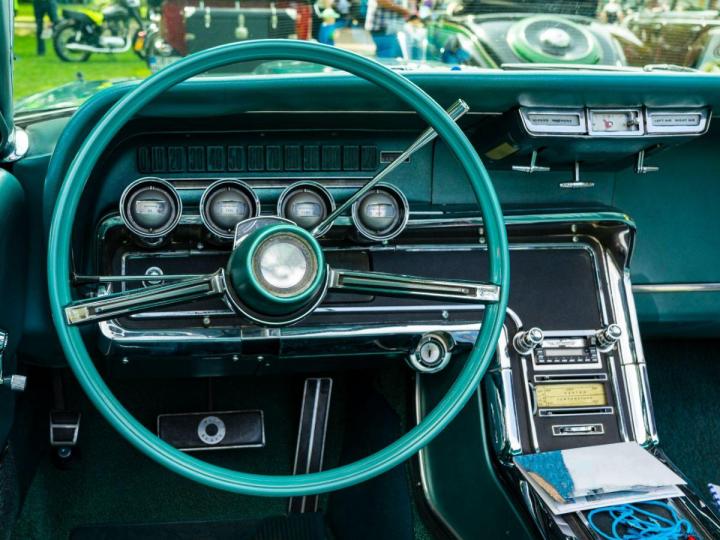 Nous restaurons des véhicules anciens pour un retour à leur splendeur.