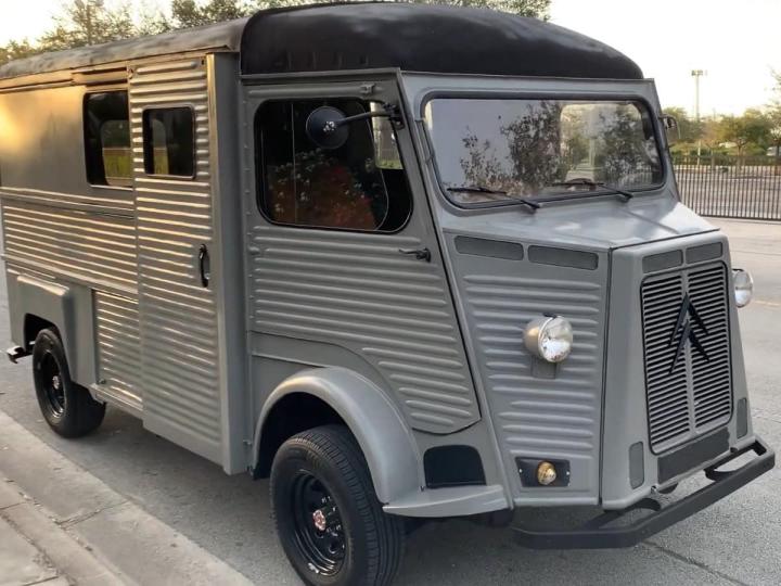 Nous transformons les Citroën HY vieillissantes en véhicules comme neufs.